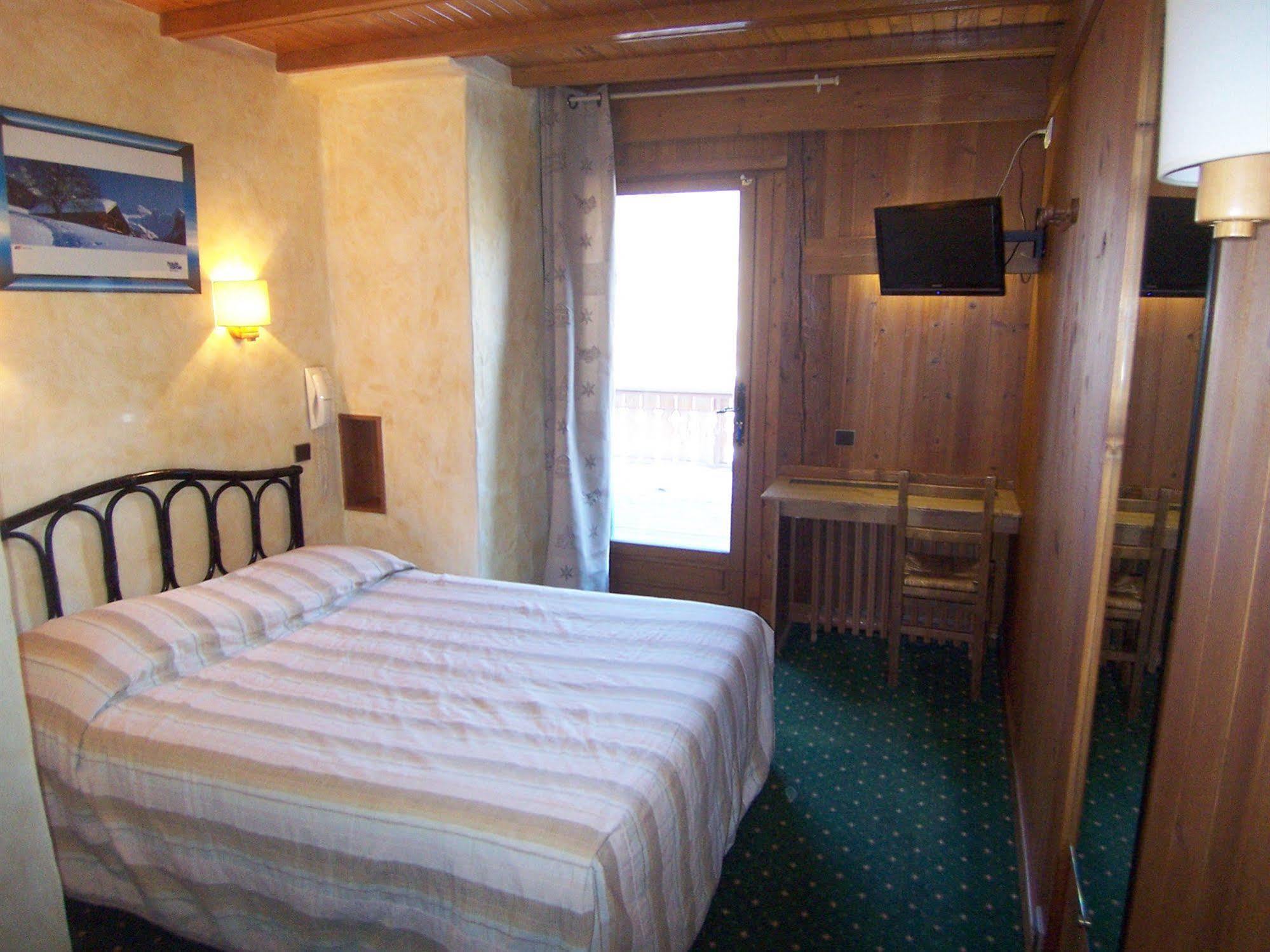 Hotel Les Bernards Praz-sur-Arly Eksteriør bilde
